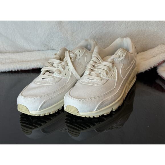 Nike Air Max 90 SE Women's Shoes Size 8 The Future Is Equal FD0867-133 Sail Lips - Picture 3 of 9